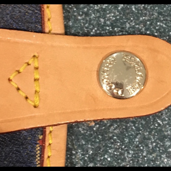 Dooney and Bourke Retro OG classic clutch - Picture 3 of 4